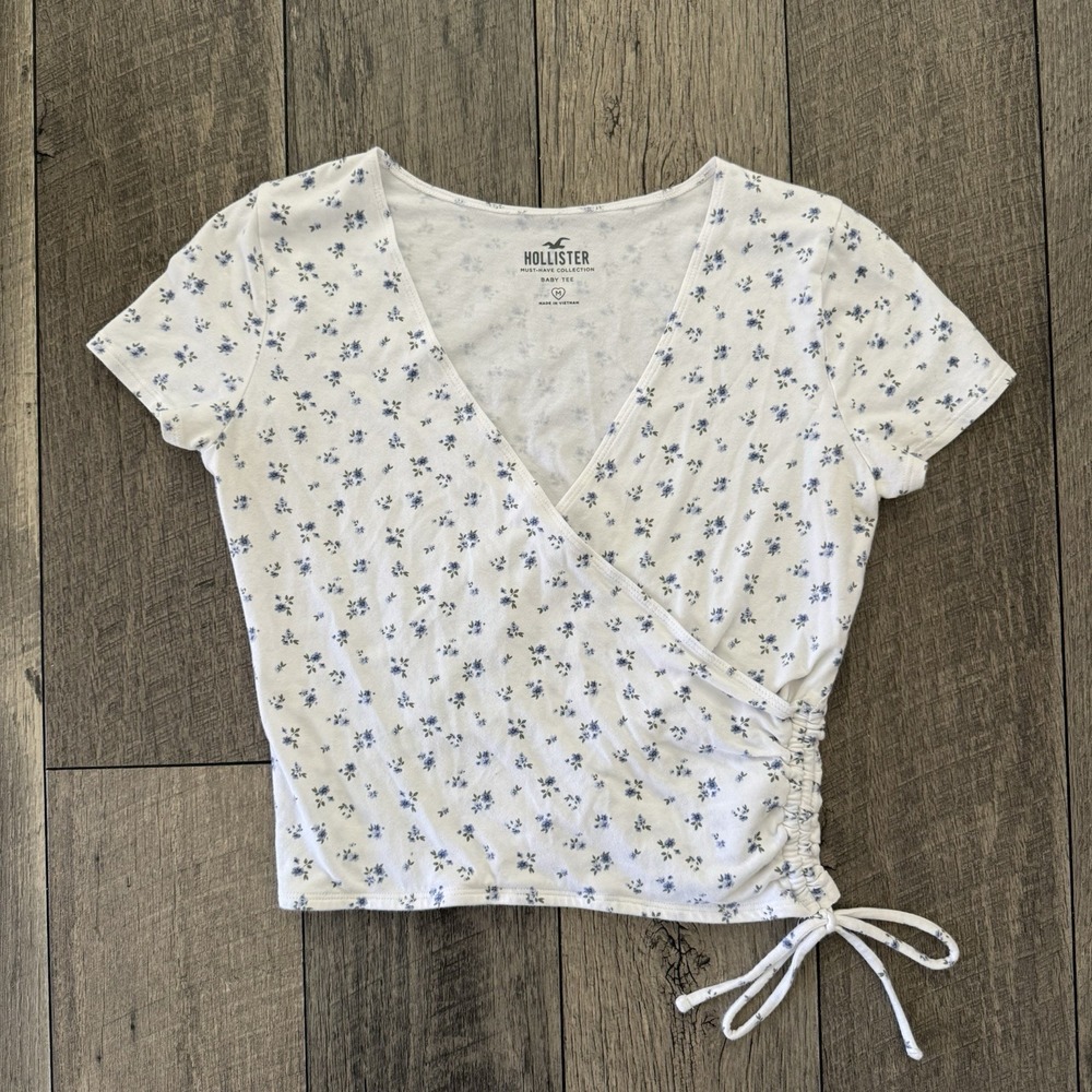 HOLLISTER Blue FLORAL Faux Wrap Cottagecore Y2K 90s Baby Tee Crop Top Sz Medium